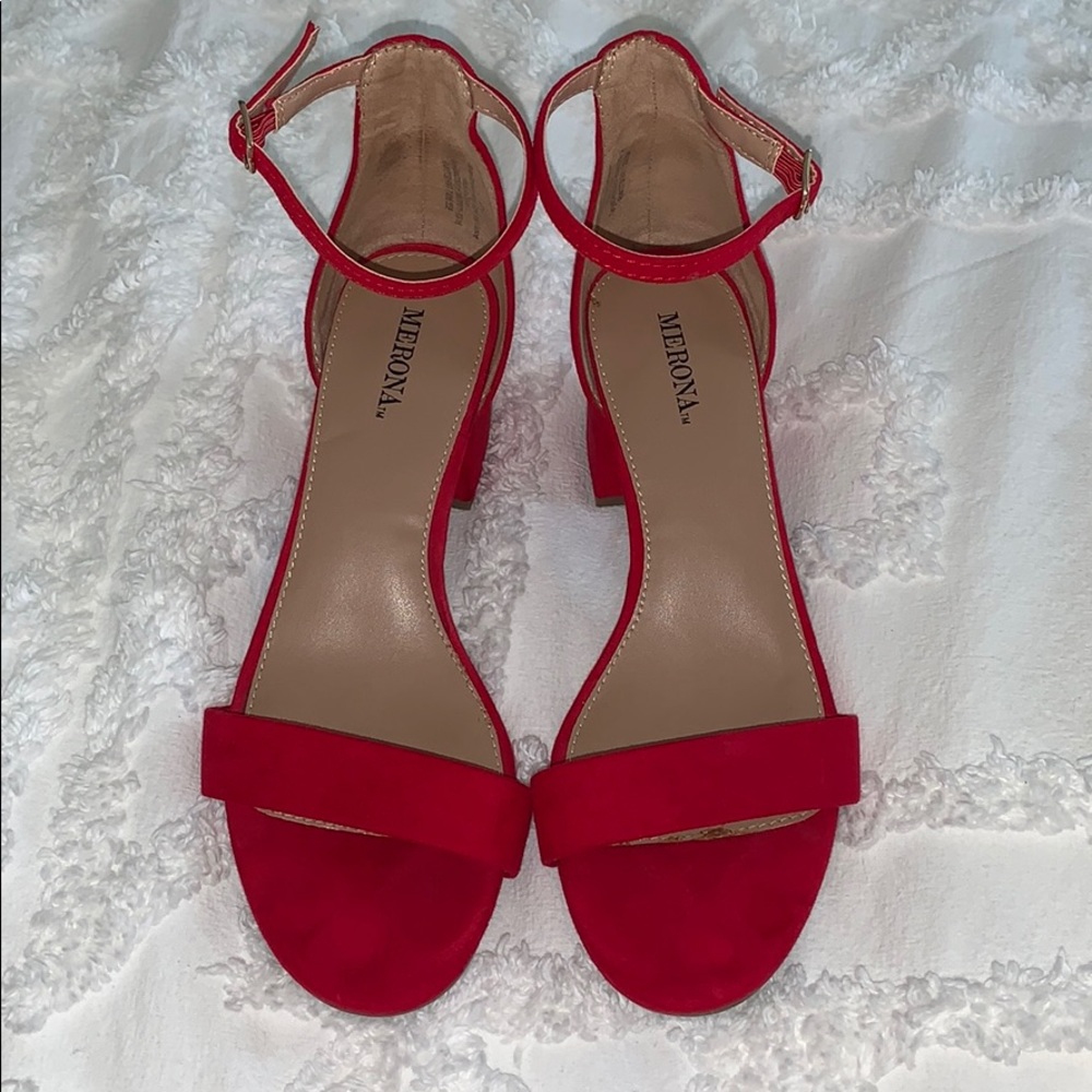 BLOCK HEEL SANDALS